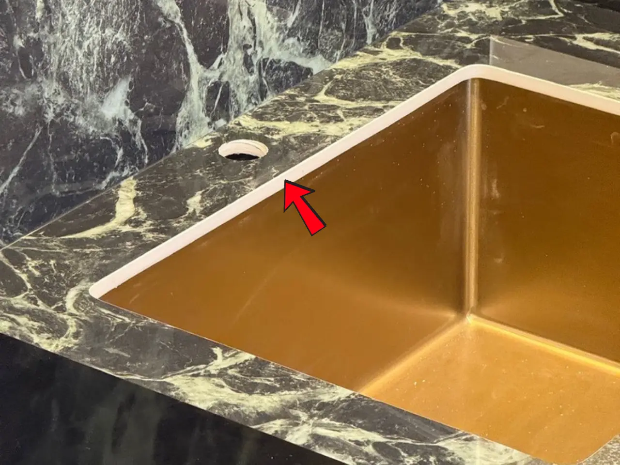 white base undermount edging shown white