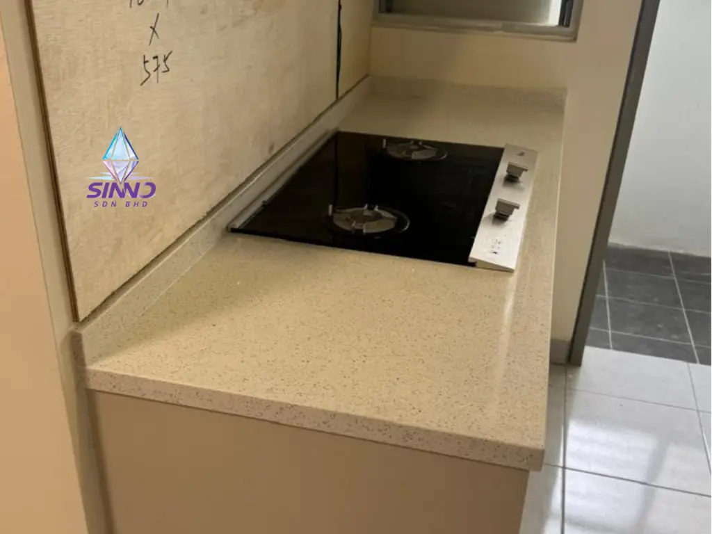 White Mirror (5).webp