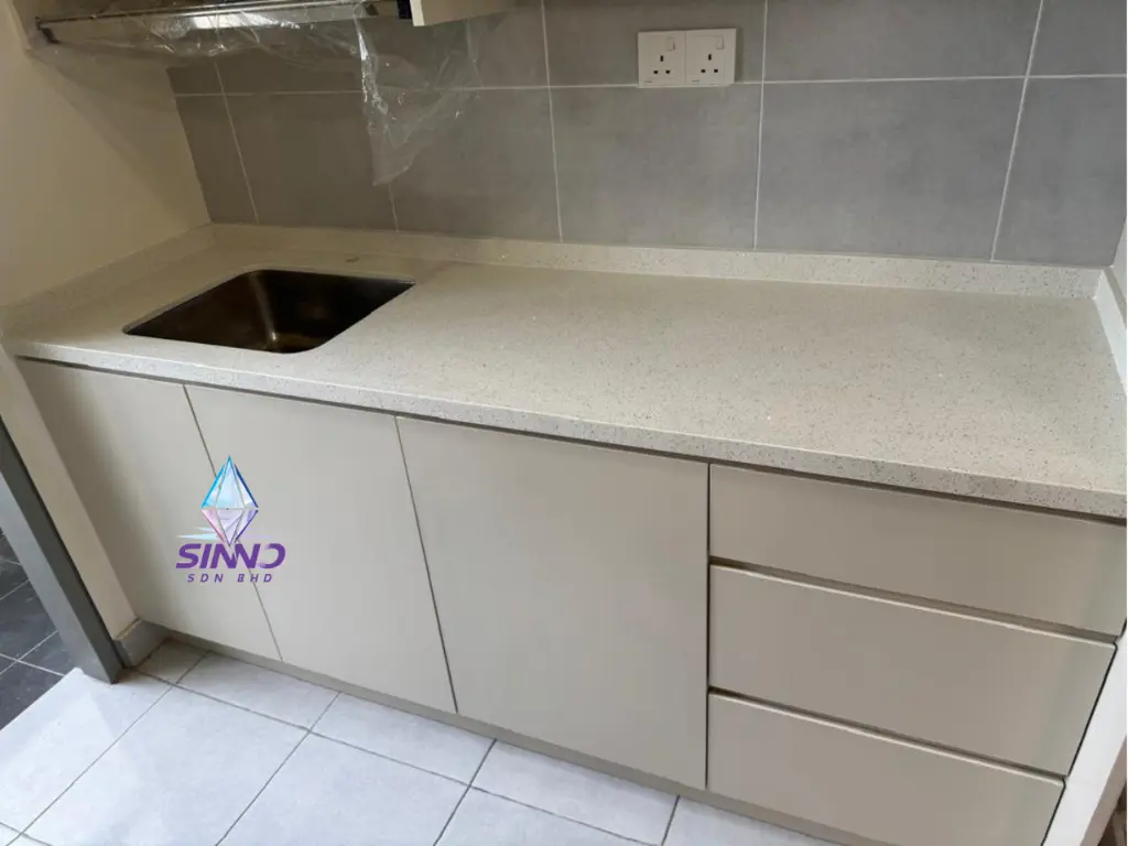 White Mirror (2).webp