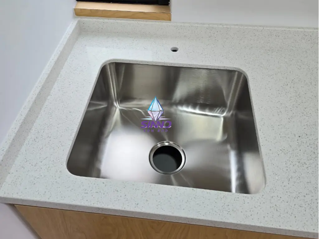 White Mirror (3).webp