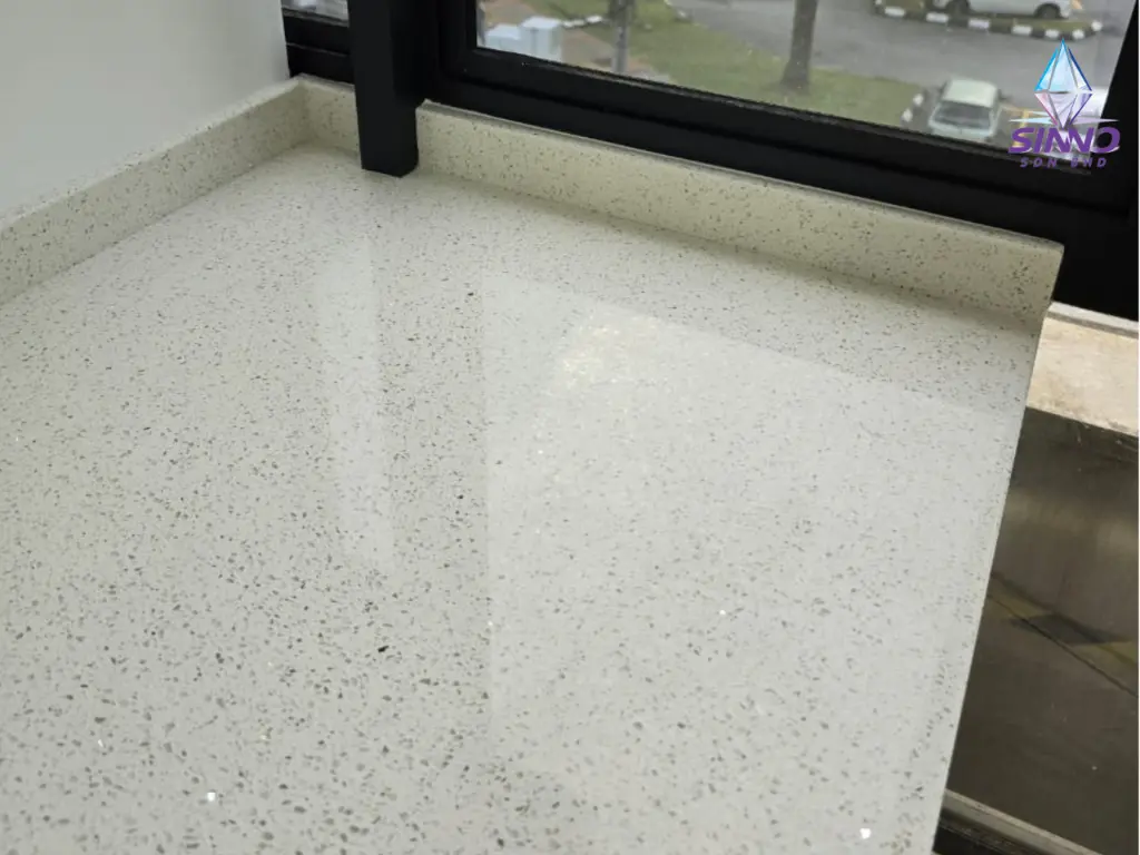 White Mirror (7).webp