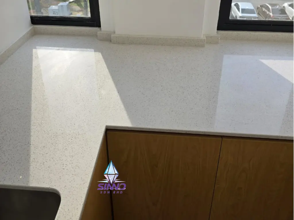 White Mirror (2).webp