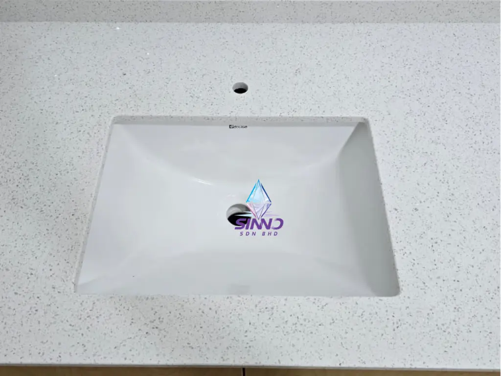 White Mirror (4).webp