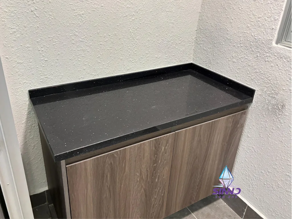 Black Mirror (3).webp