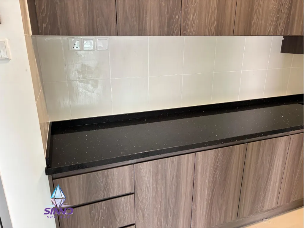 Black Mirror (2).webp