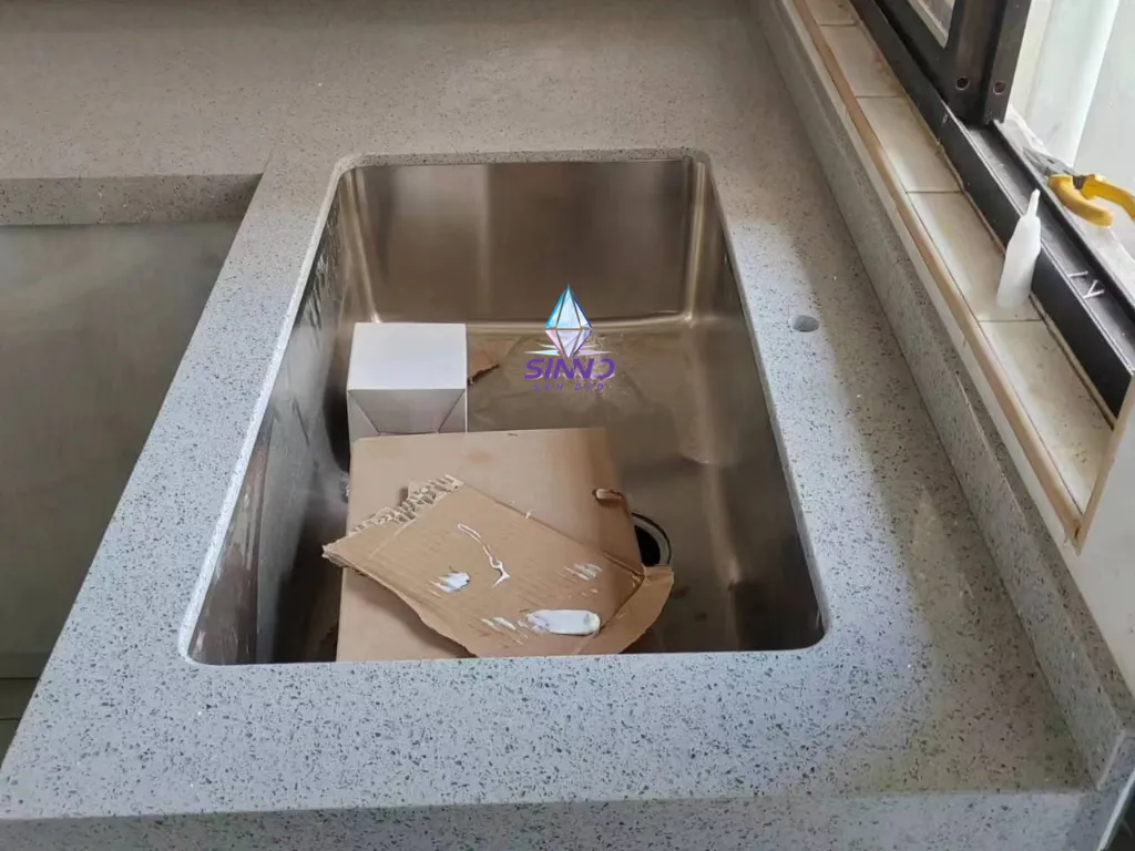 Grey Mirror (2).webp