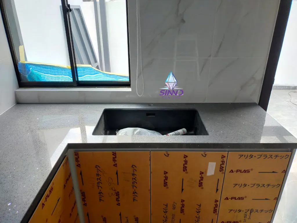 Grey Mirror (7).webp