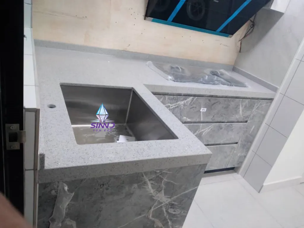 Grey Mirror (3).webp