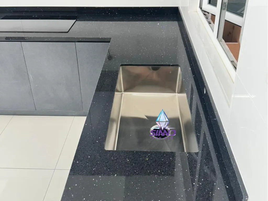 Black Mirror (2).webp