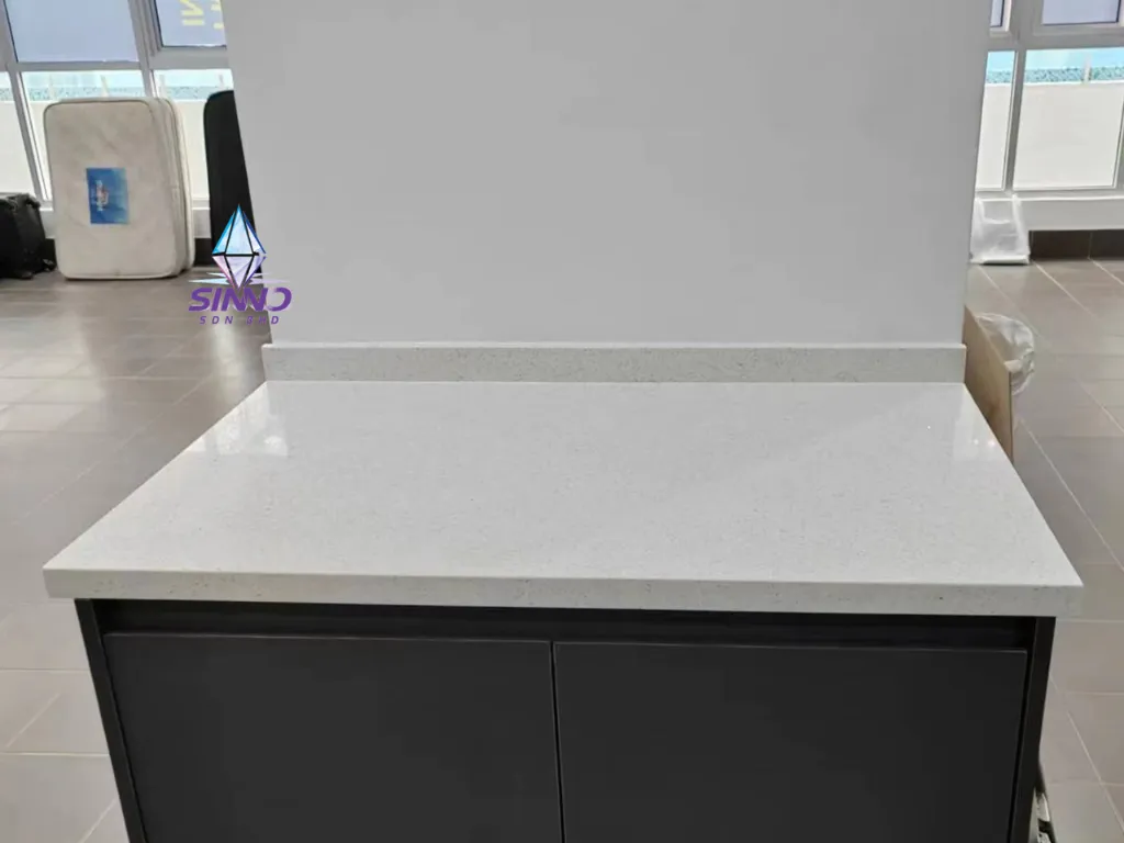 White Mirror (3).webp